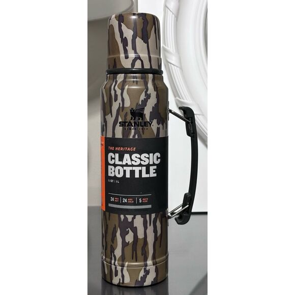 STANLEY Heritage Stainless Steel 1.1 QT Classic Bottle - BOTTOMLAND CAMOUFLAGE - Picture 1 of 6
